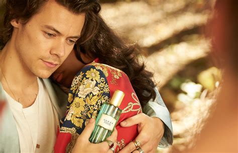 Harry Styles in Gucci Mémoire d'une Odeur .